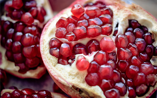 pomegranate-fruit-550x342