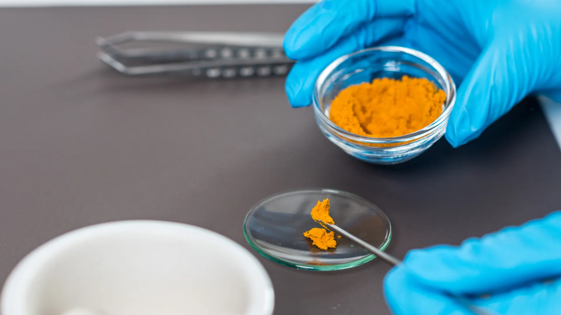 longvida-optimized-curcumin-scientist-analysis-1920x1080