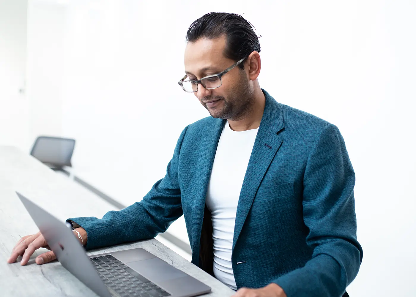 verdure-sciences-ajay-patel-sitting-at-desk-1400x1000